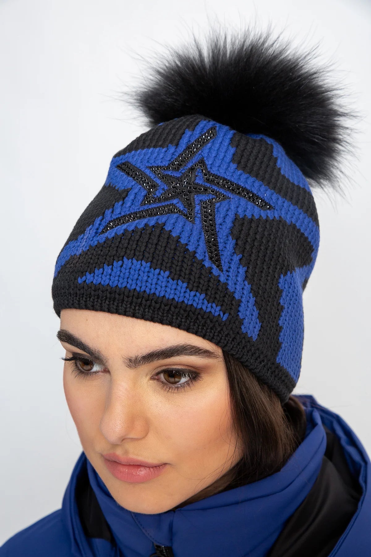 Coarse Knit Hat with Star Pattern