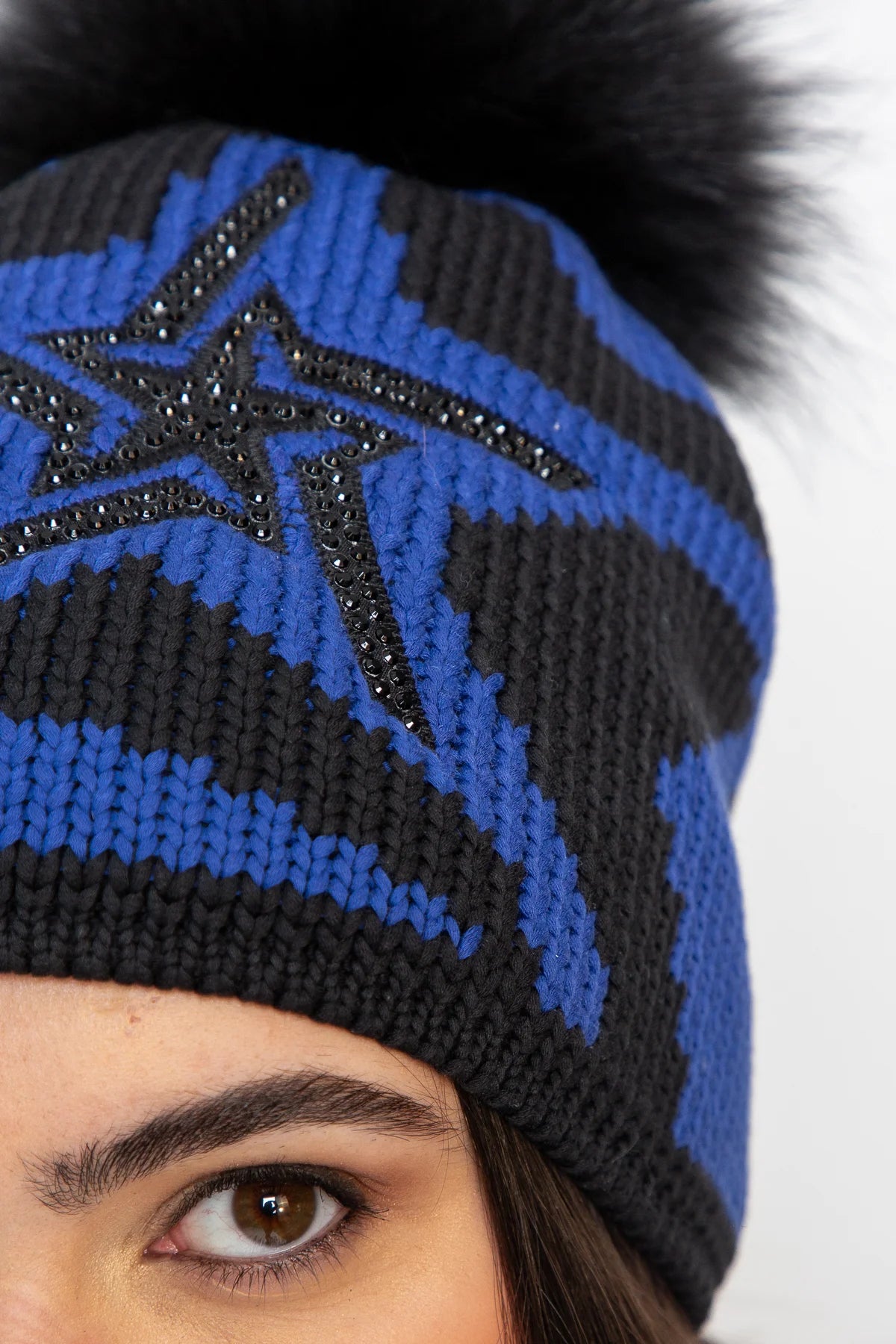 Coarse Knit Hat with Star Pattern