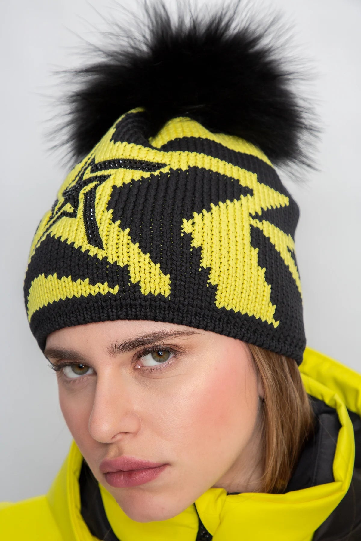 Coarse Knit Hat with Star Pattern