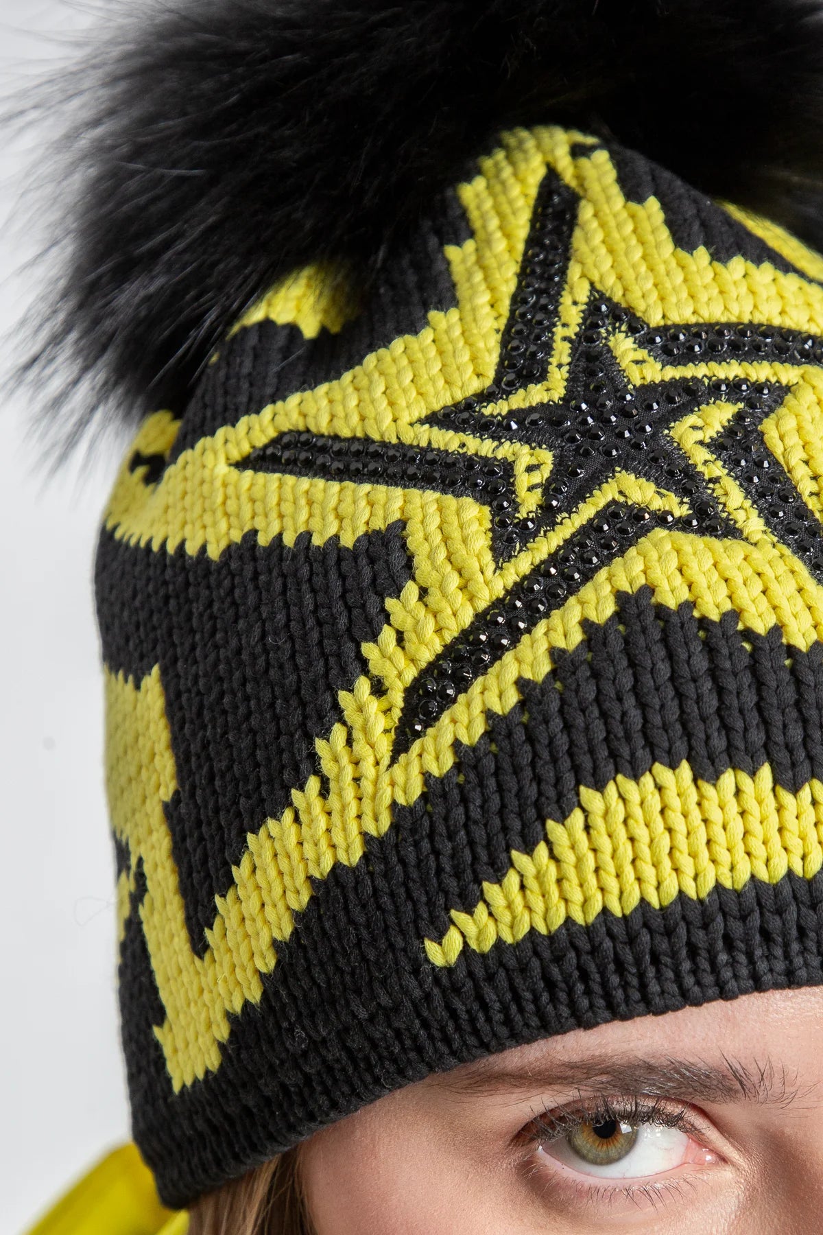 Coarse Knit Hat with Star Pattern