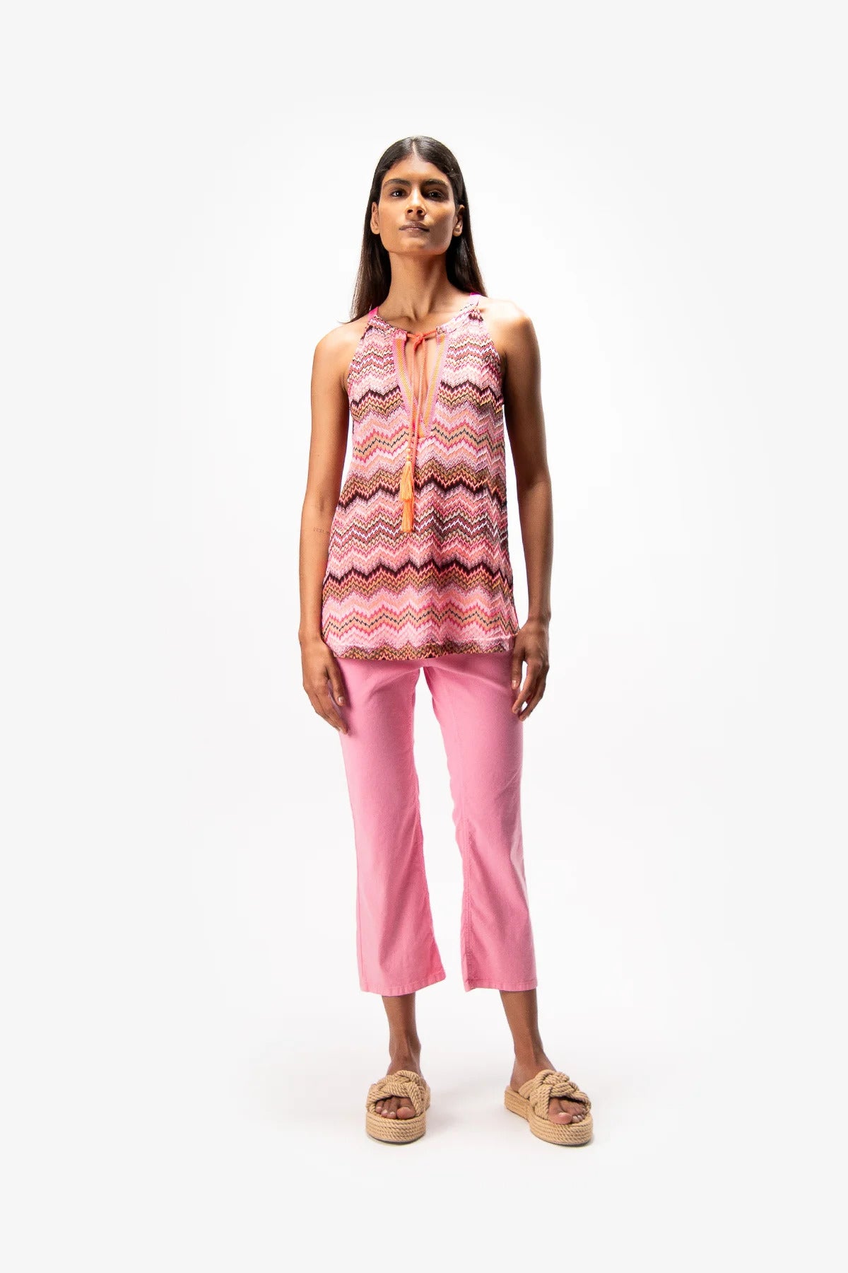 Sleeveless V-neck Shirt with Zigzag Pattern