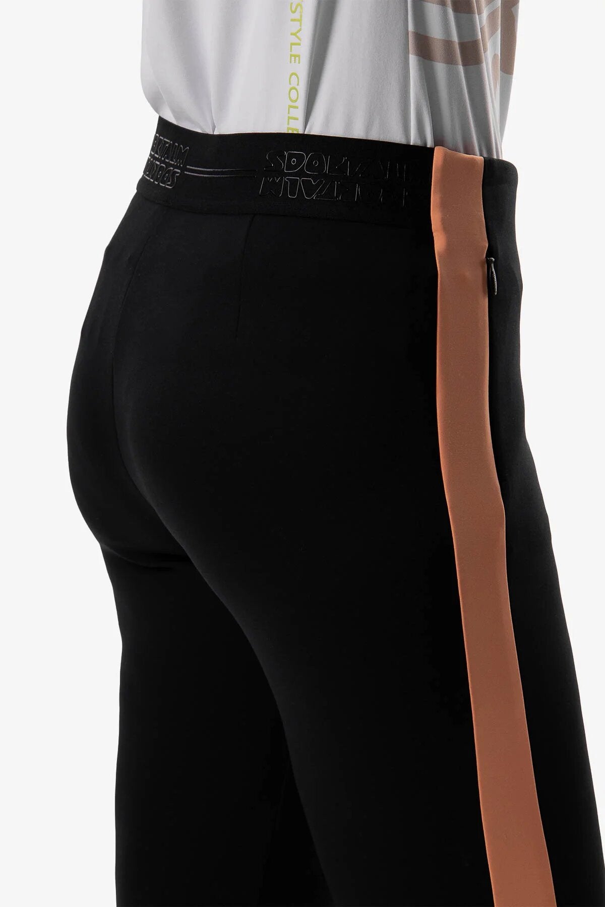 Hosen with Contrasting Side Insert
