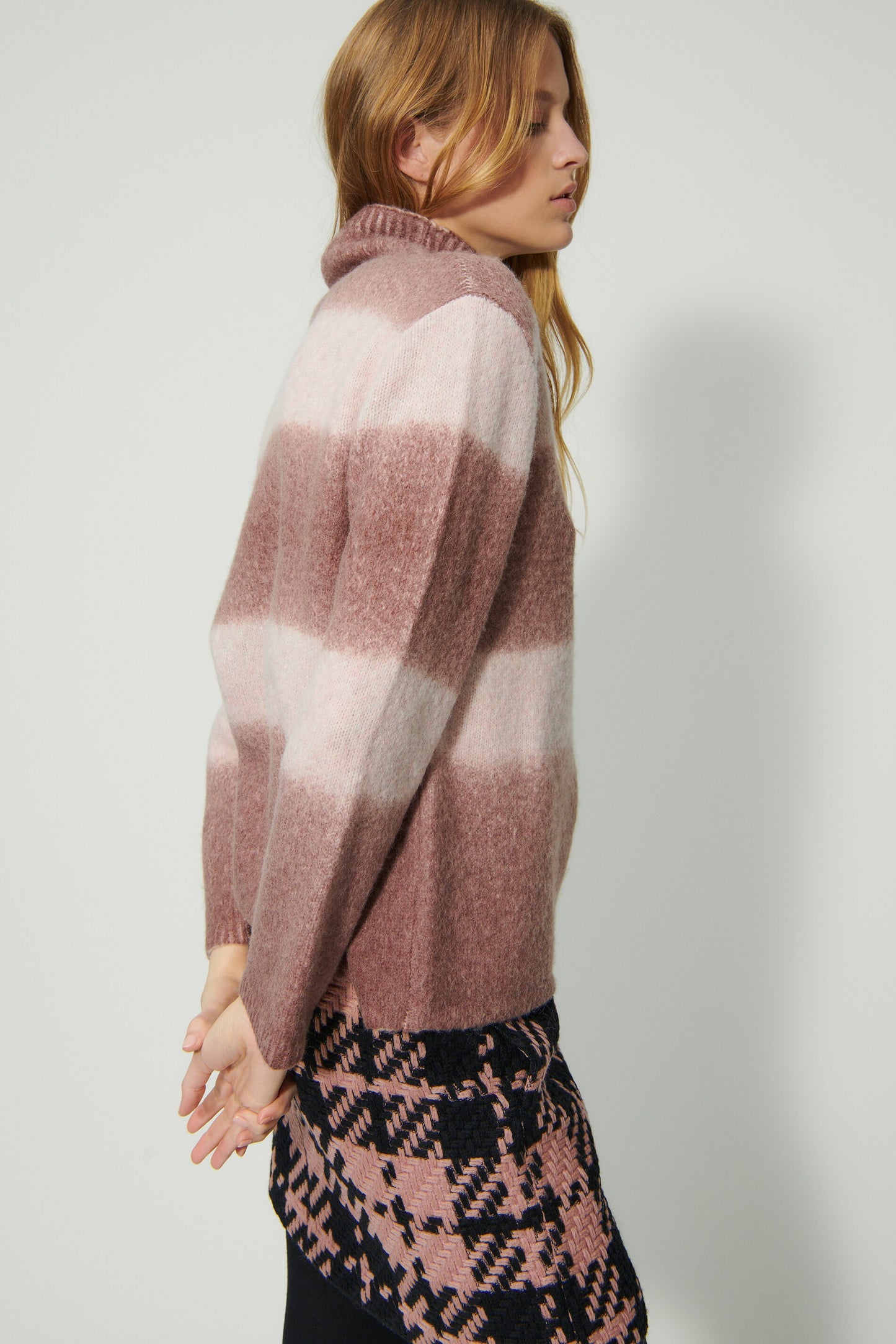 Turtleneck Sweater with with grading color block