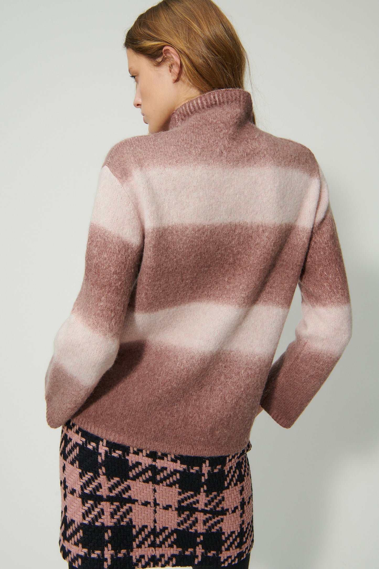 Turtleneck Sweater with with grading color block