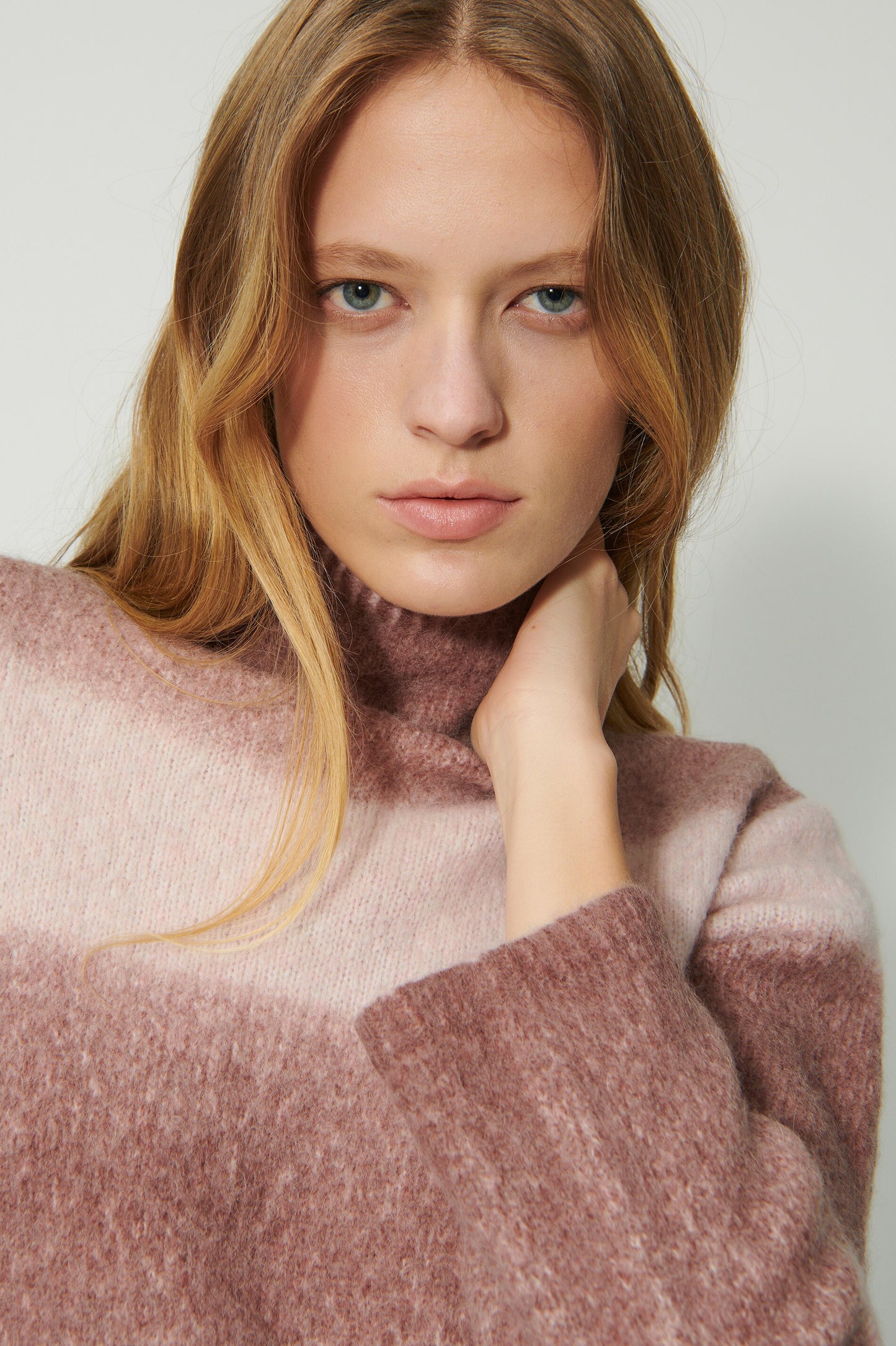 Turtleneck Sweater with with grading color block