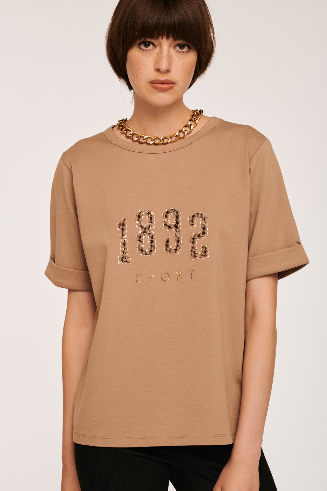 1892 年鑽石飾釘 T 卹