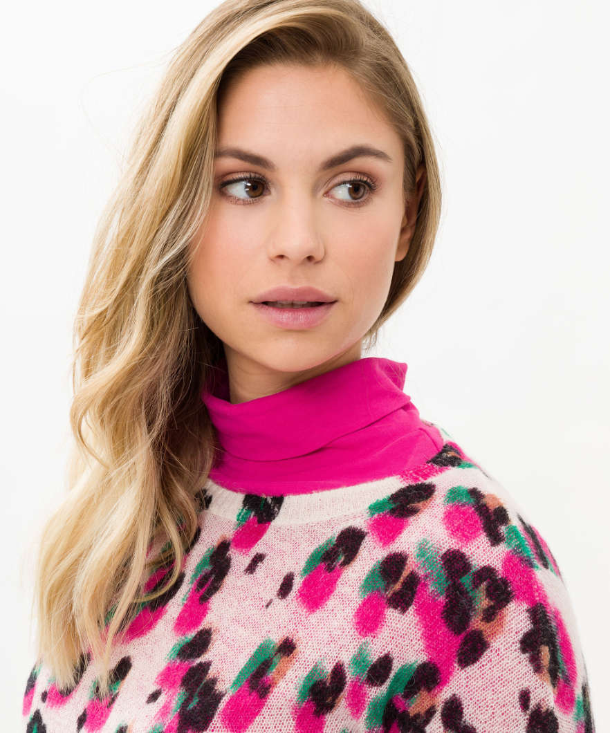 Sweater with an Effective Leo Print