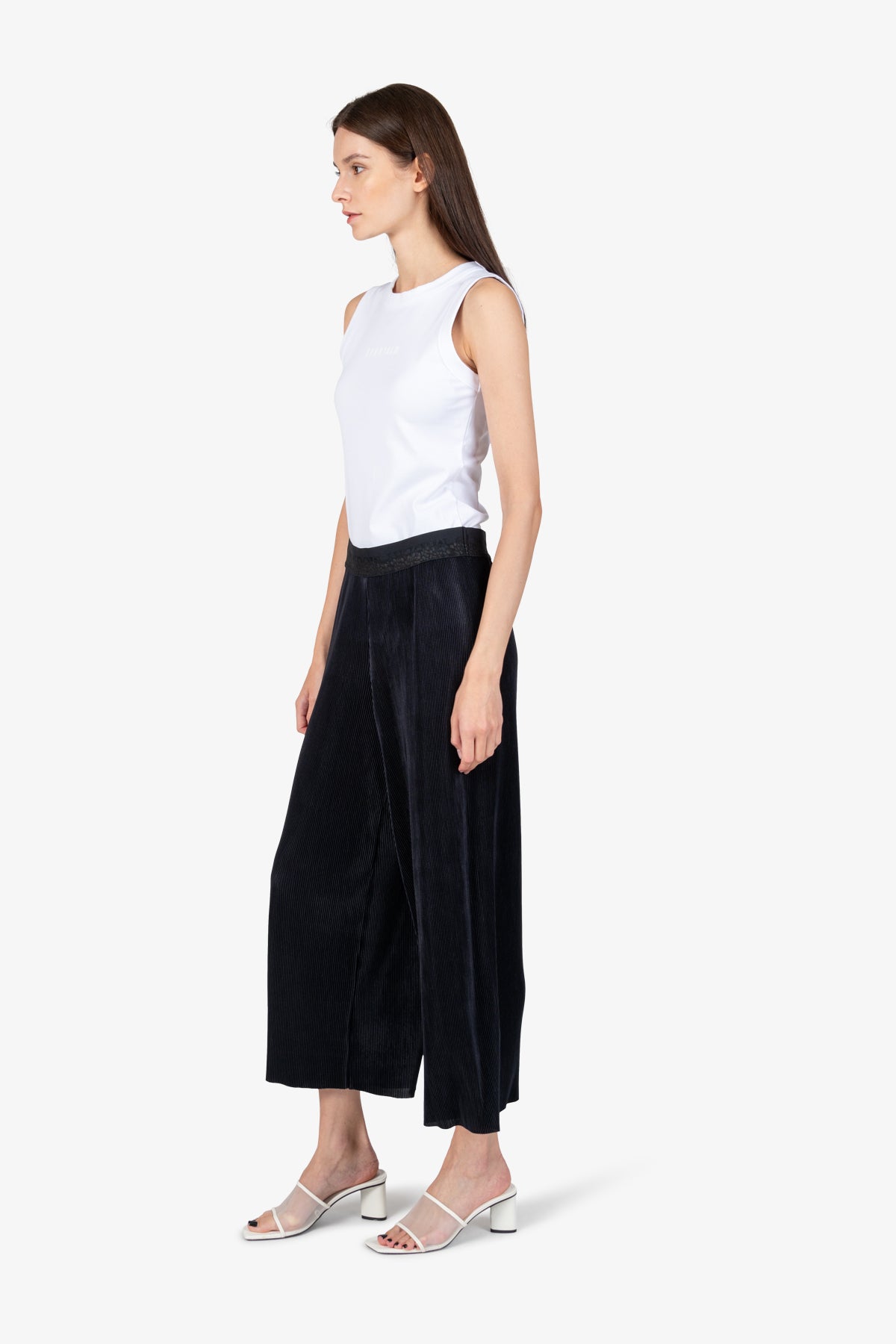 Wide-leg Trousers