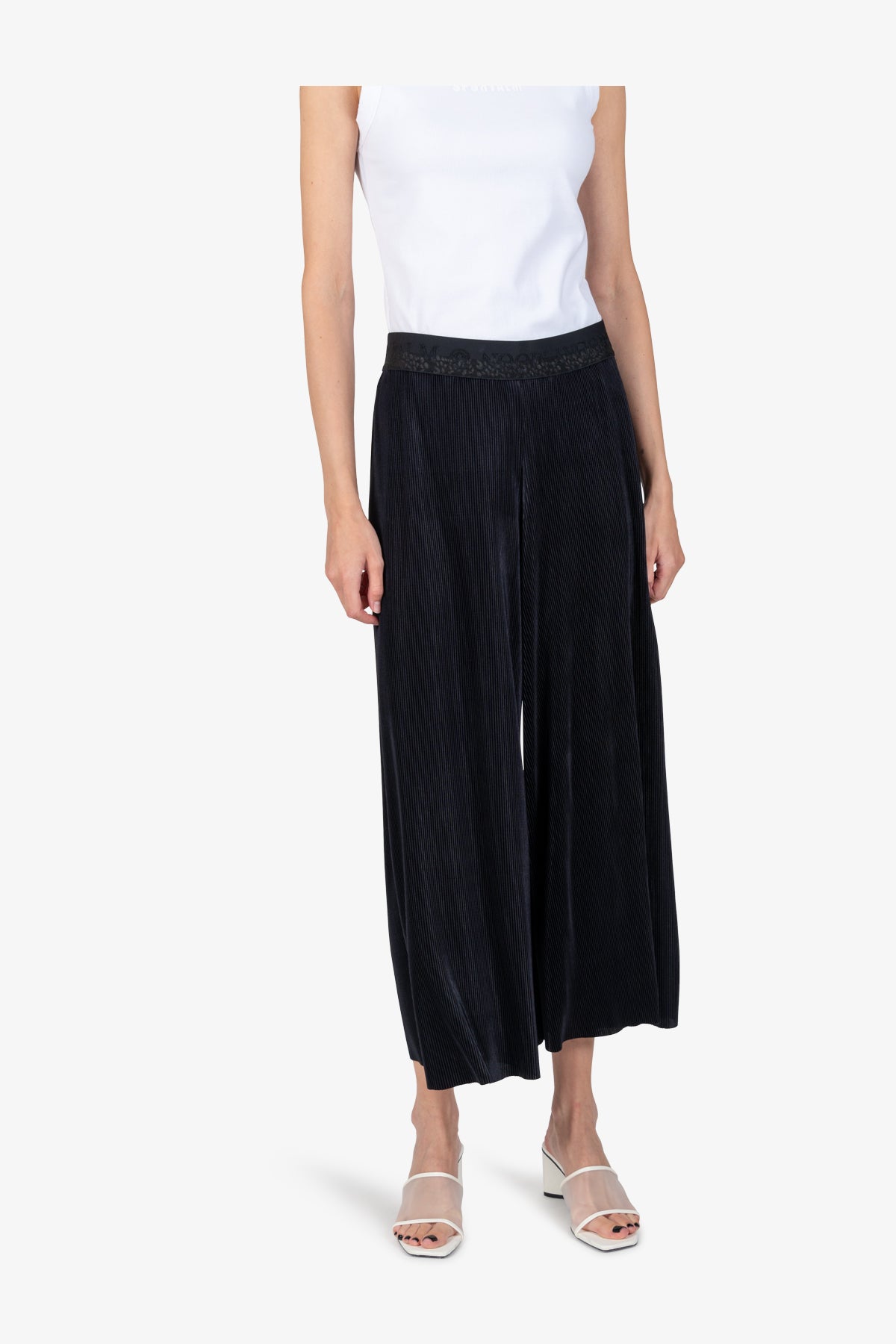Wide-leg Trousers