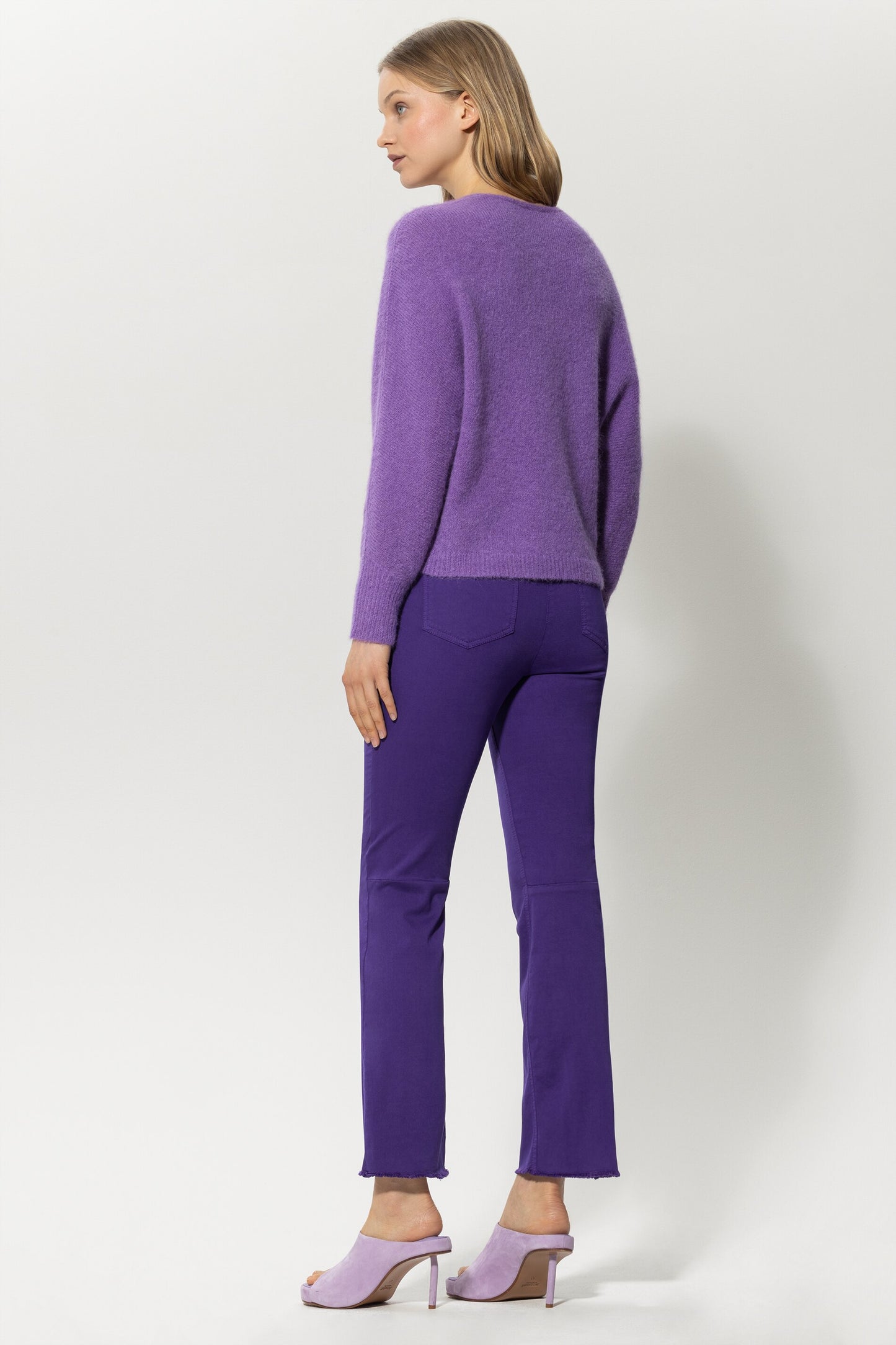 Shortened Jeans with open hem