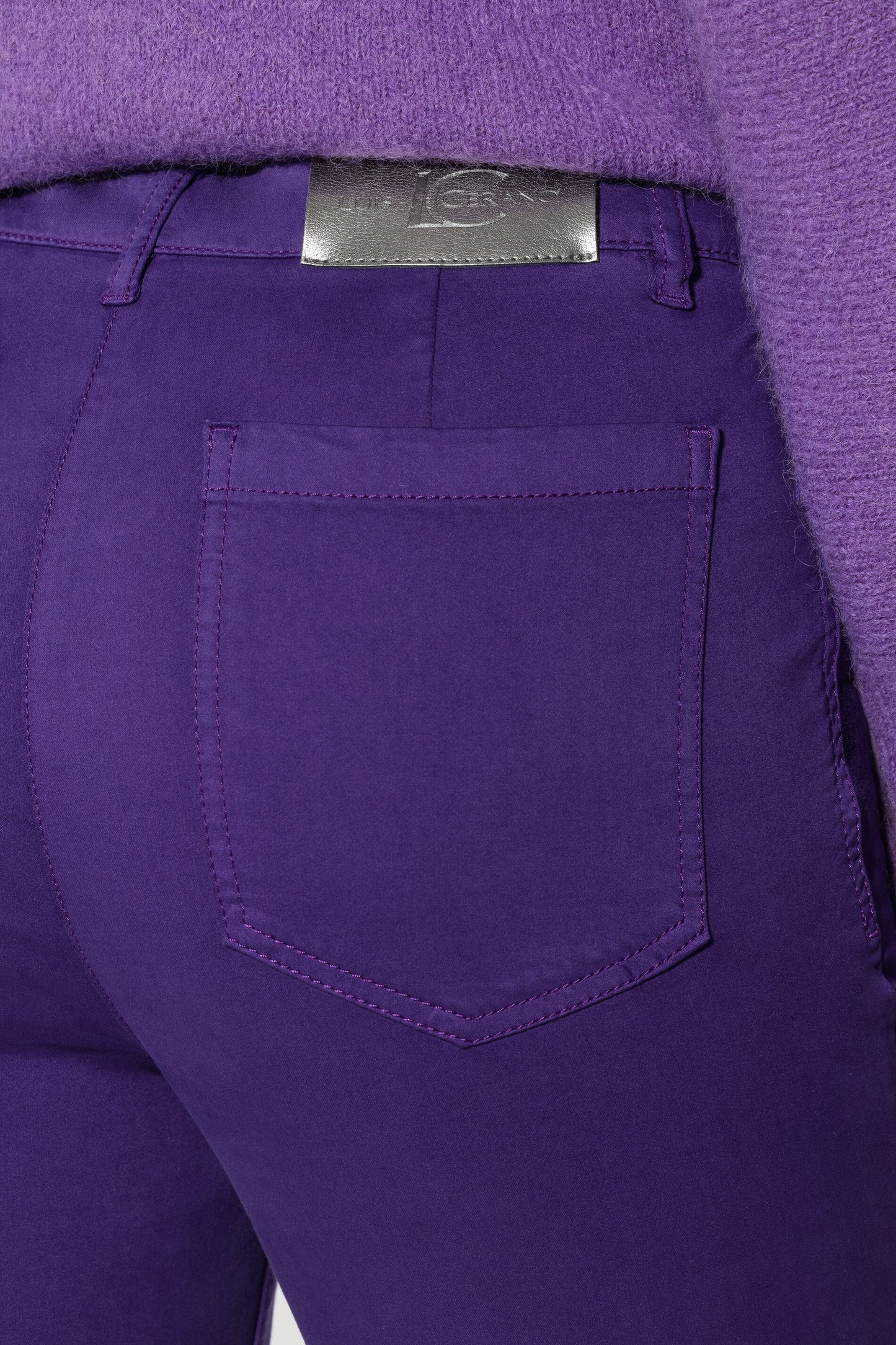 Shortened Jeans with open hem