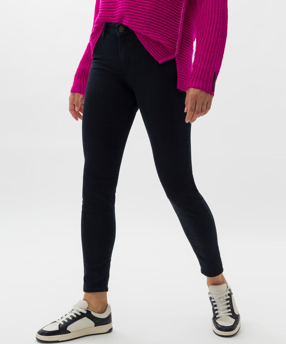 Five-Pocket Jeans in a Shortened Silhouette