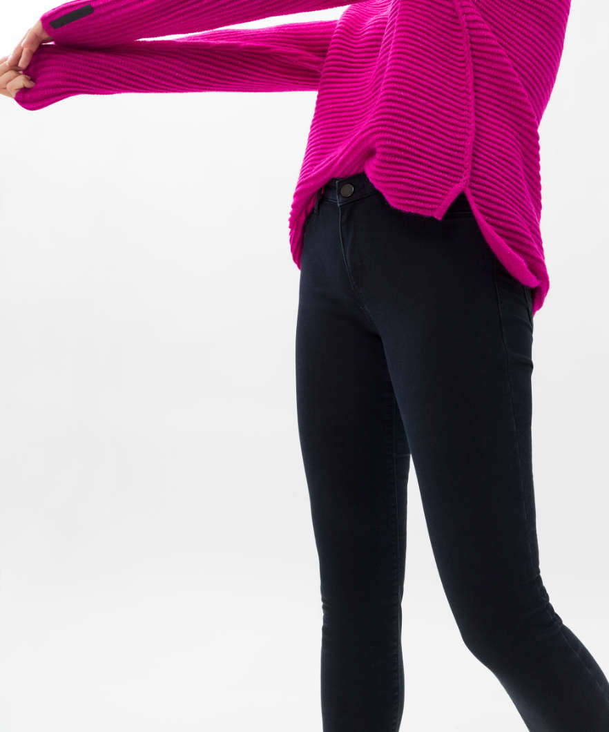 Five-Pocket Jeans in a Shortened Silhouette