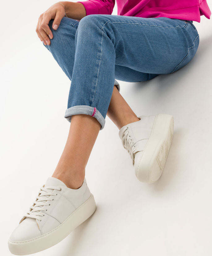 Five-Pocket-Jeans in Relaxter Silhouette