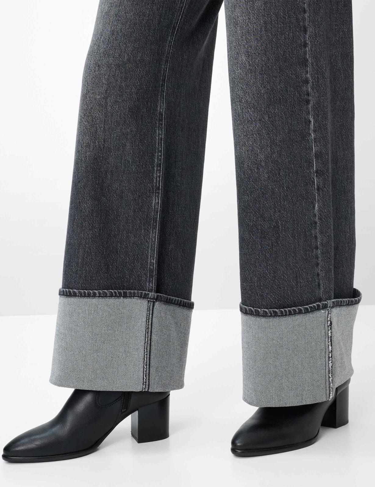 Cool Vibes: Five-Pocket Jeans in Wide Leg