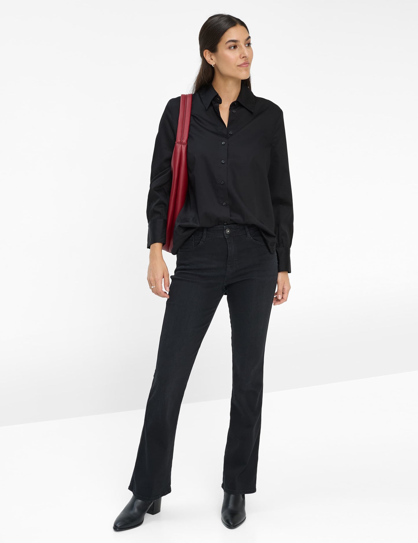 Free To Move: Five-Pocket Jeans in Slim Bootcut