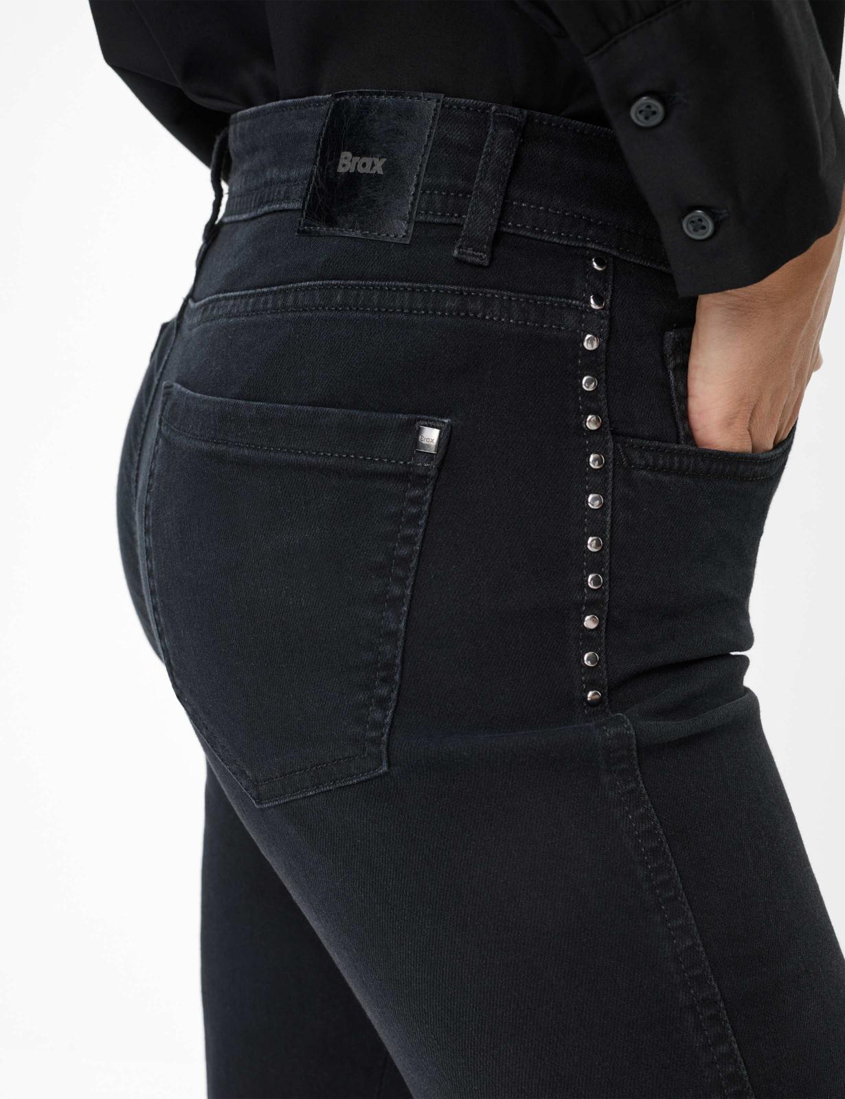 Free To Move: Five-Pocket Jeans in Slim Bootcut