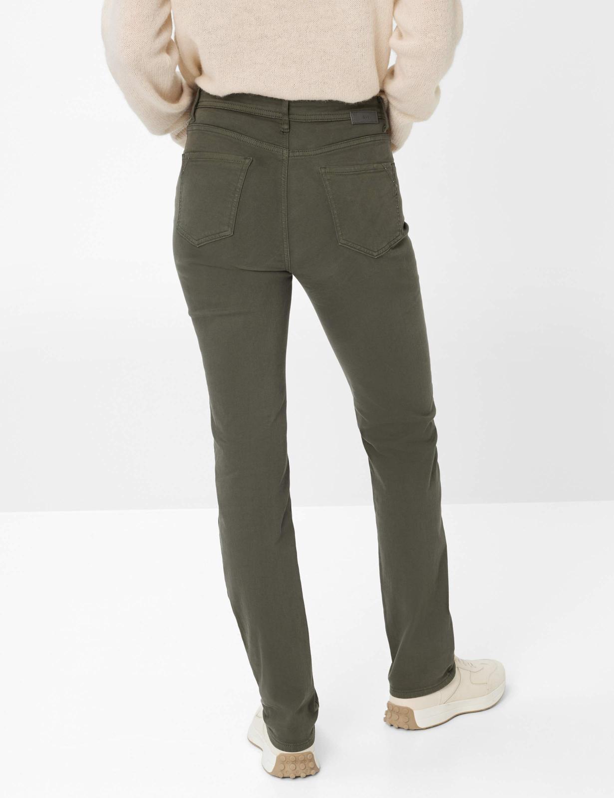 Premium Denim: Five-Pocket Jeans in Feminine Fit