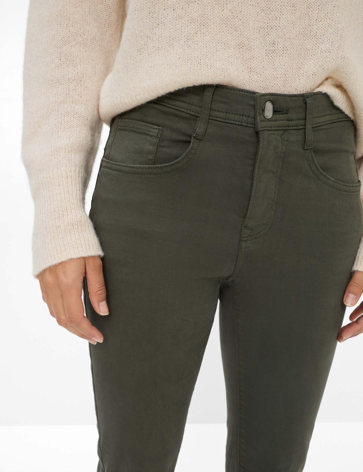 Premium Denim: Five-Pocket Jeans in Feminine Fit