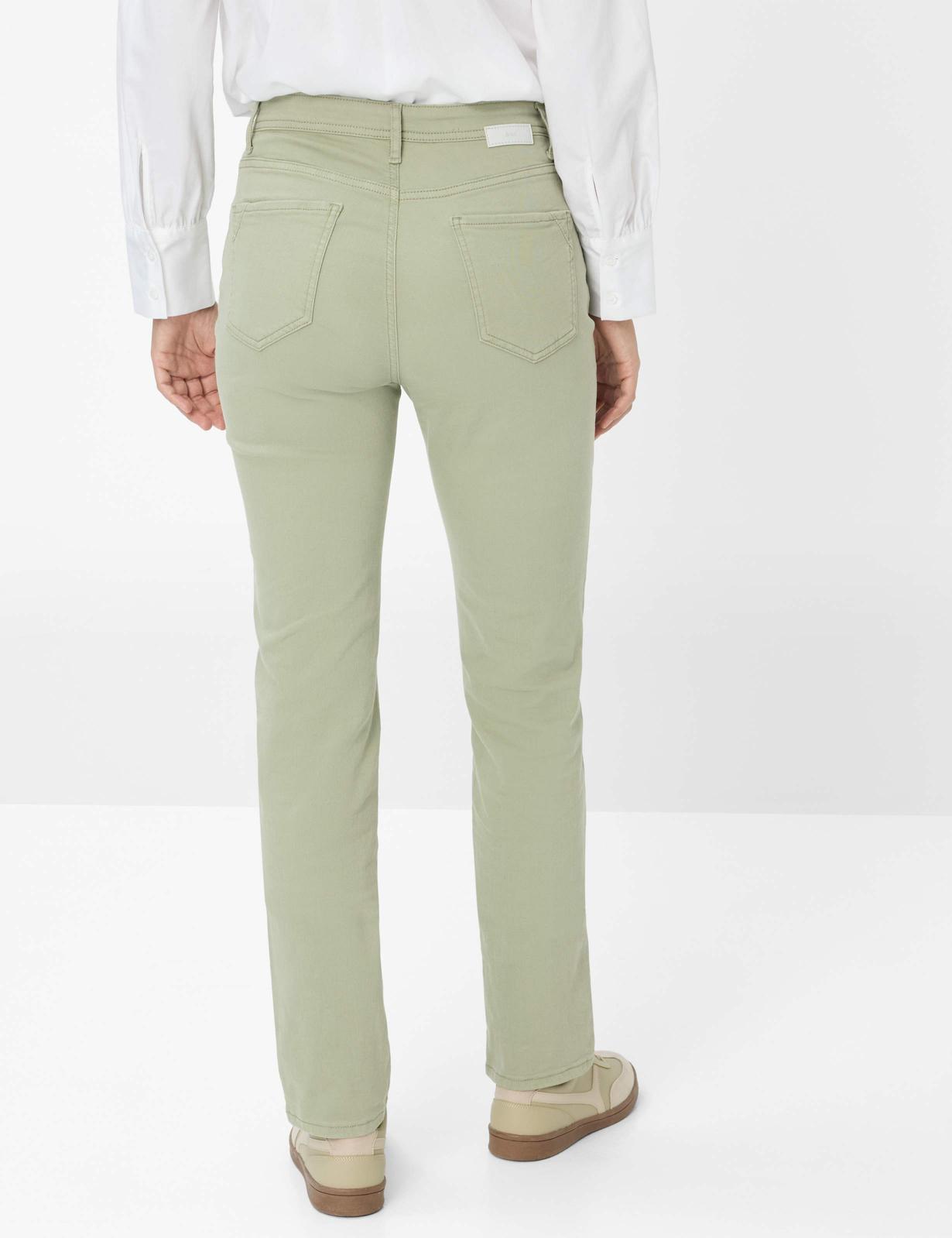 Premium Denim: Five-Pocket Jeans in Feminine Fit