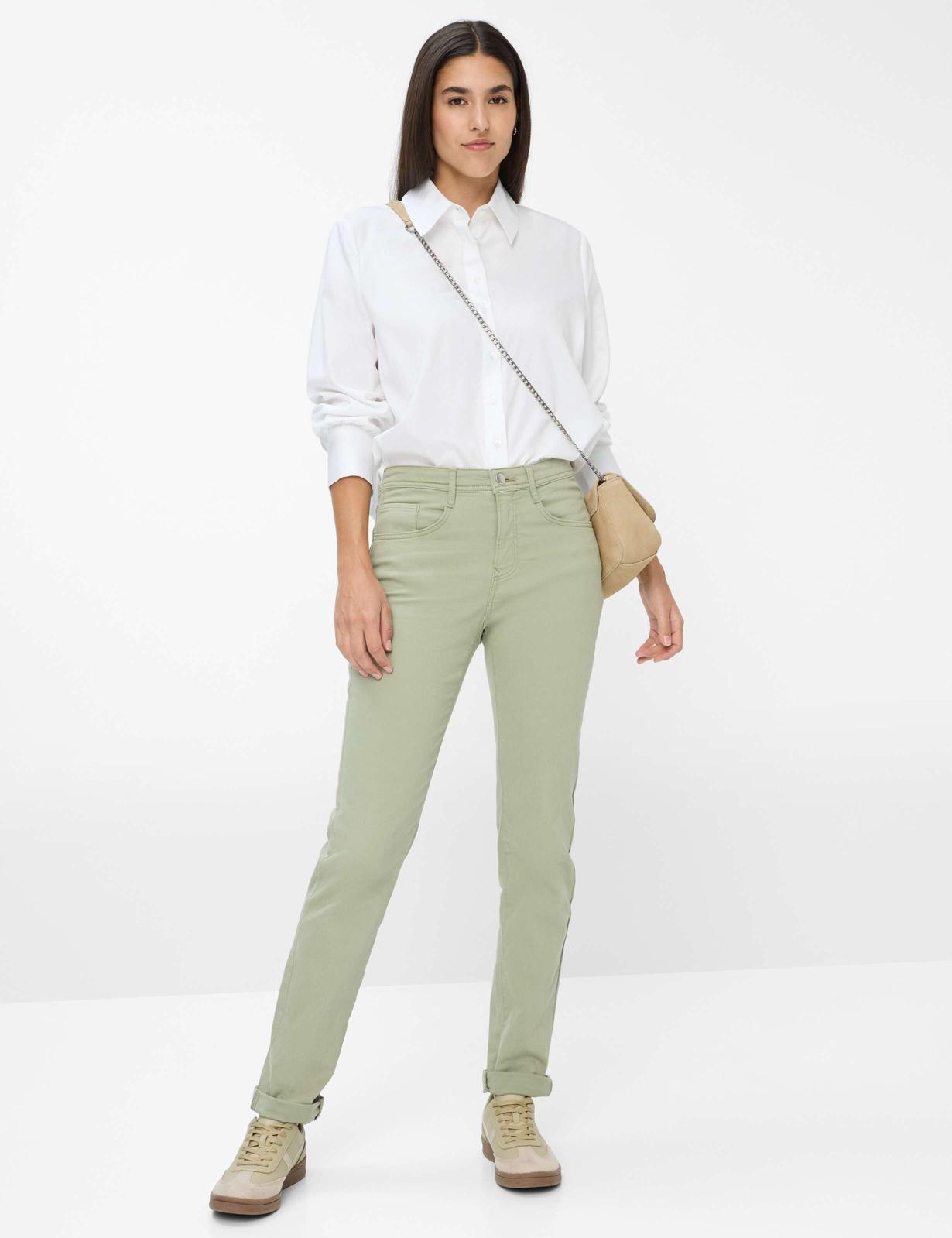 Premium Denim: Five-Pocket Jeans in Feminine Fit