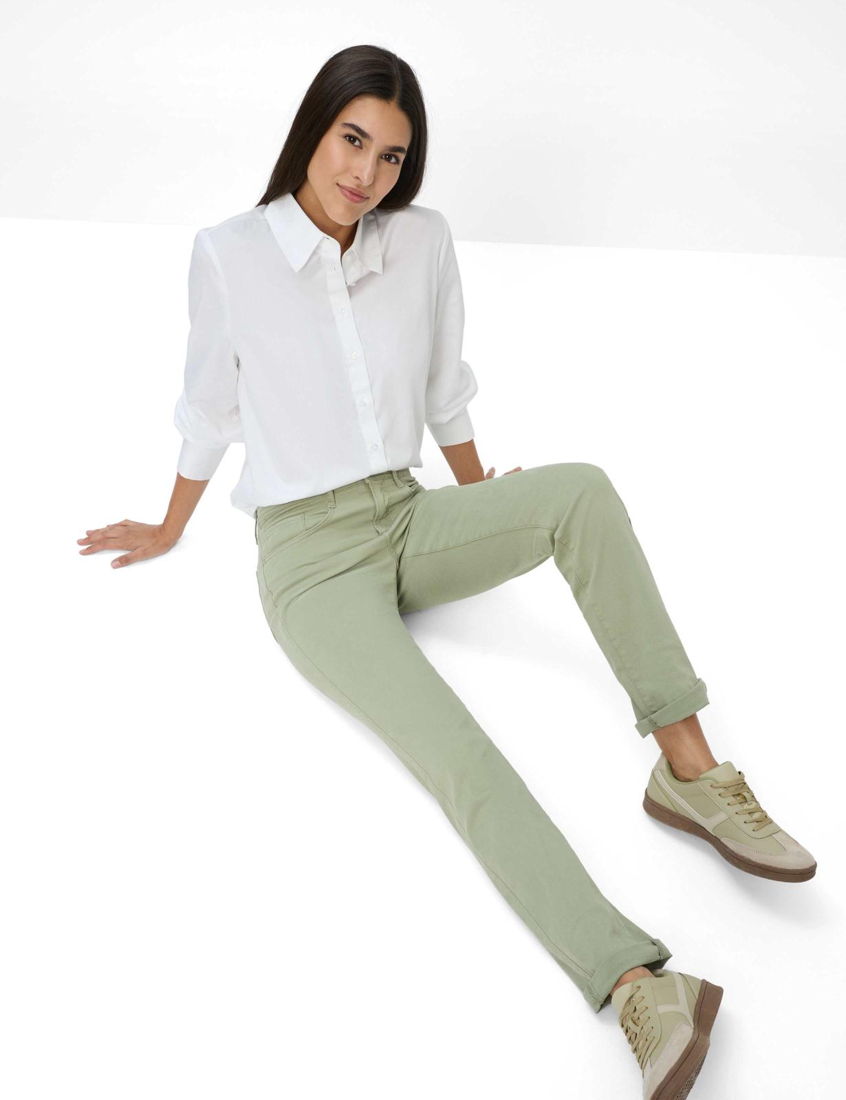 Premium Denim: Five-Pocket Jeans in Feminine Fit
