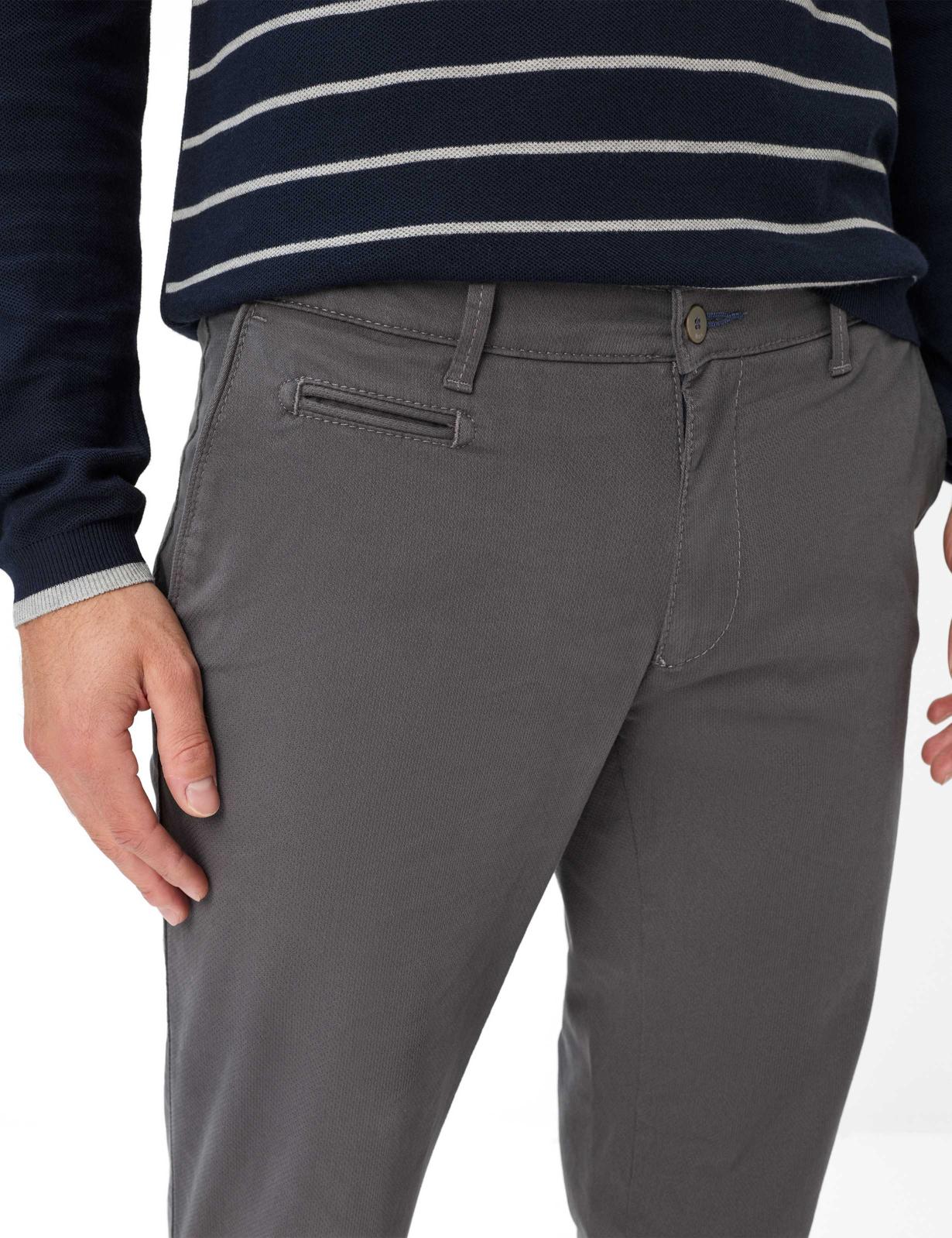 Hi-Flex: Chinos in Modern Fit