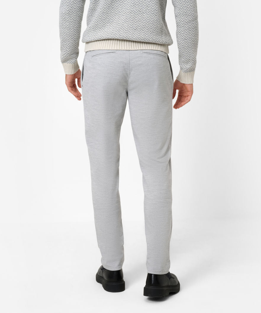 Jogpants in Modern Fit