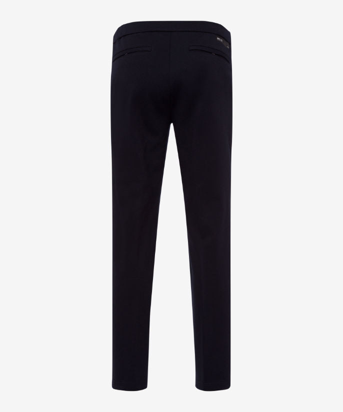 Jog Pants in a Sporty Look