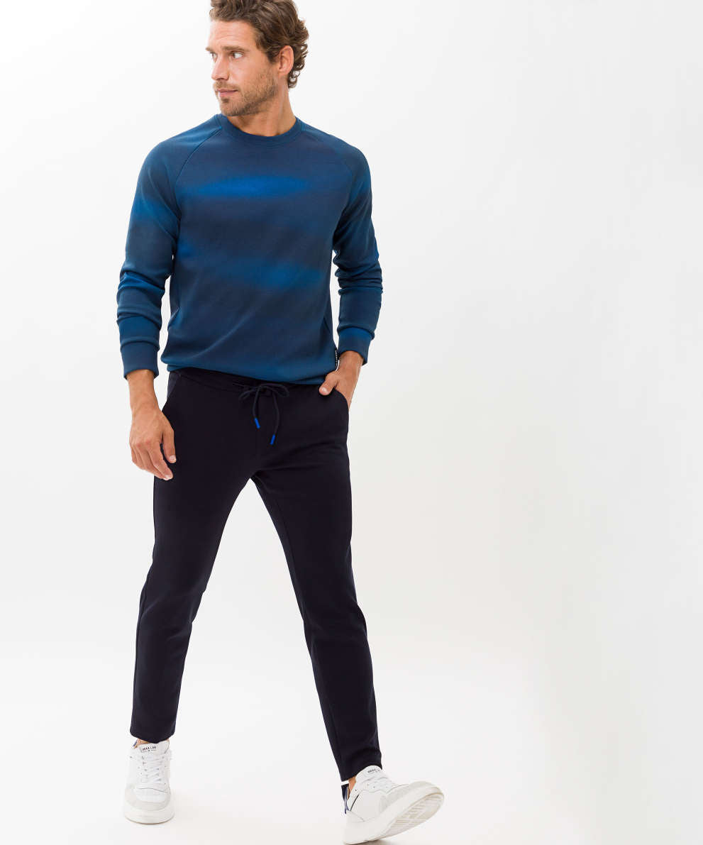 Jog Pants in a Sporty Look