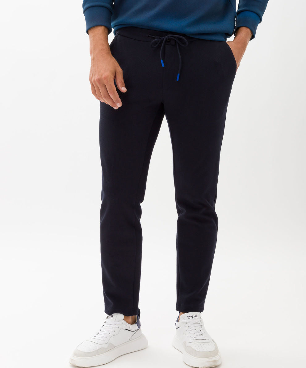 Jog Pants in a Sporty Look