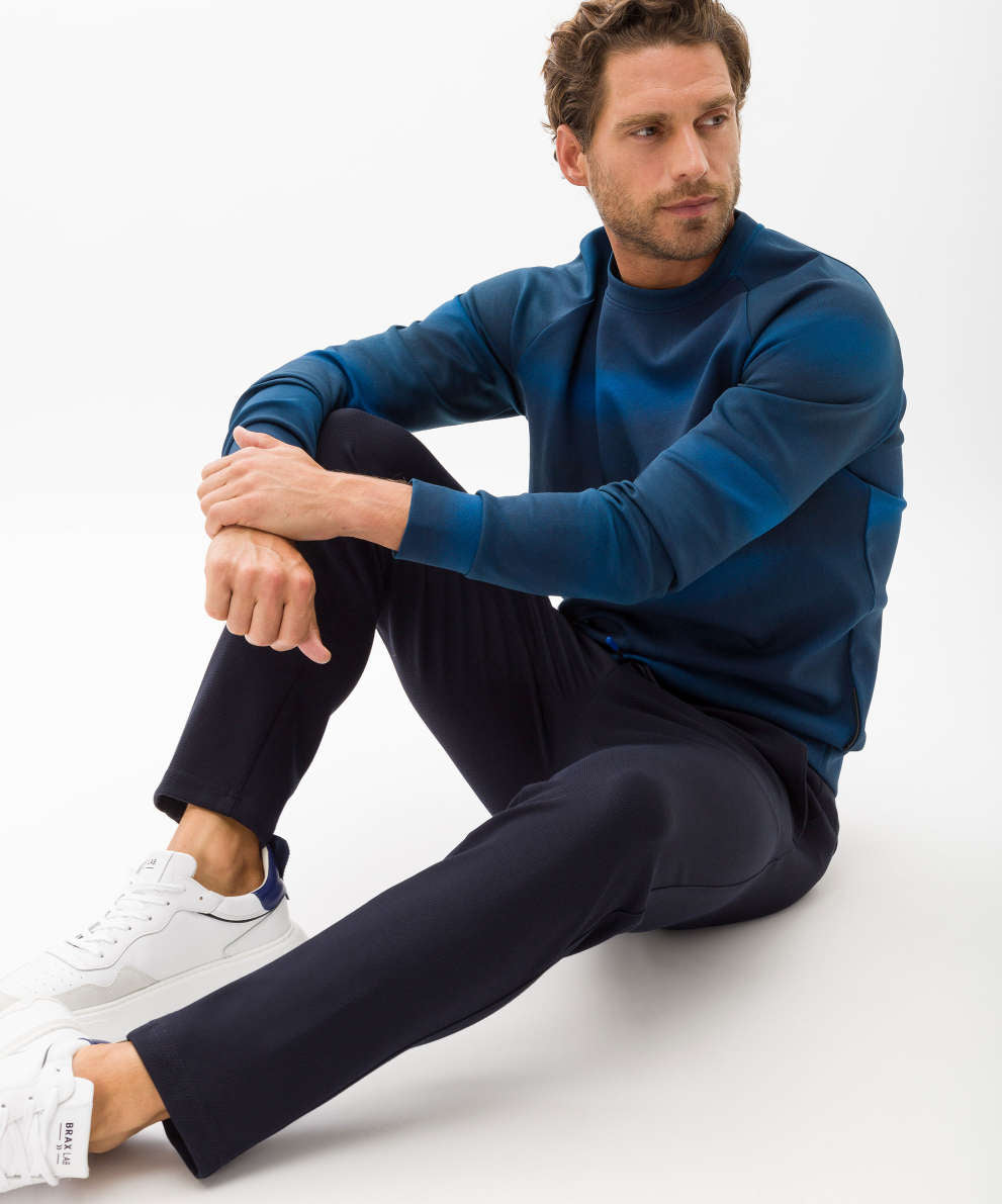 Jog Pants in a Sporty Look