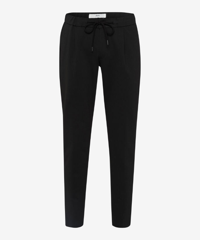 Jog Pants in a Sporty Look