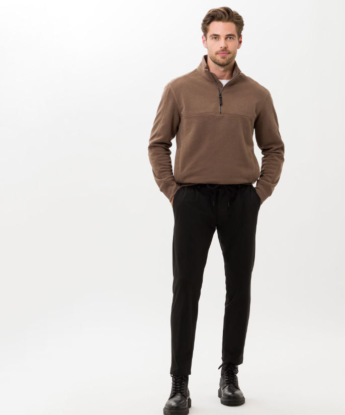 Jog Pants in a Sporty Look
