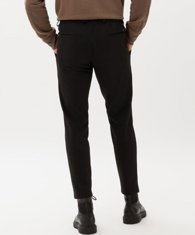Jog Pants in a Sporty Look