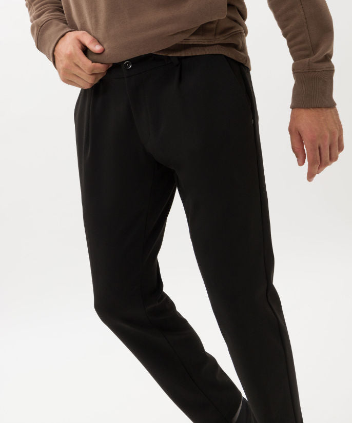 Jog Pants in a Sporty Look