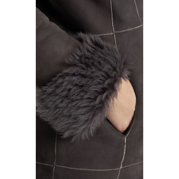 Fur integrated coat with lapal collar