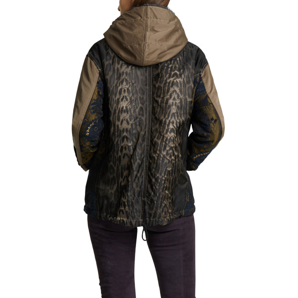 Outdoor jacket with appliques