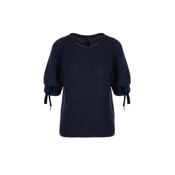 Sweater with ribbon