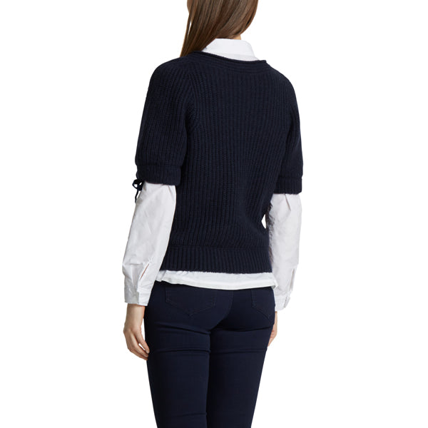 Sweater with ribbon