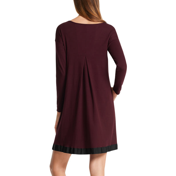Dress with crew neck