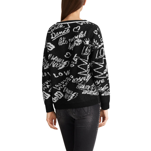 Sweater with slogans
