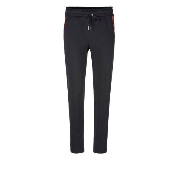 Pants with contrasting colour piping