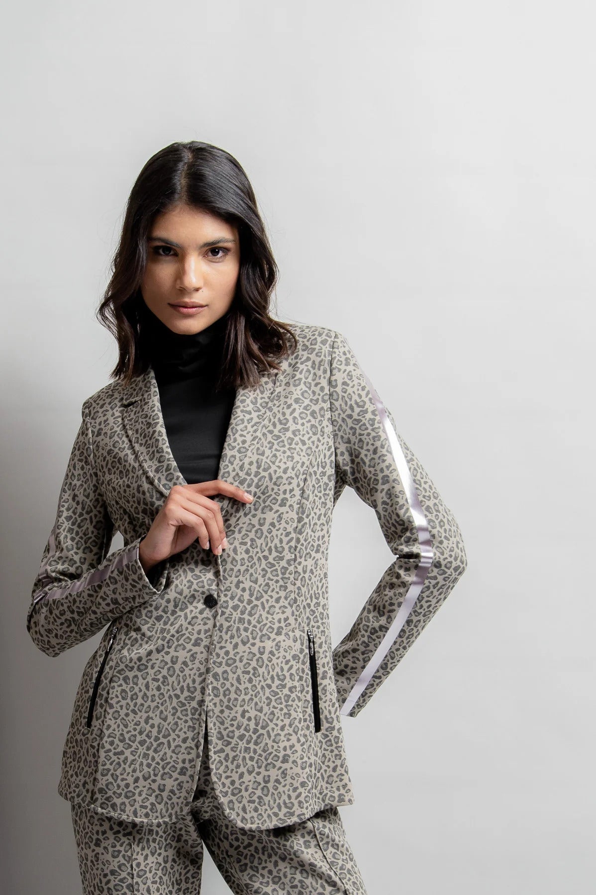 Long Blazer Made of Leopard Jacquard