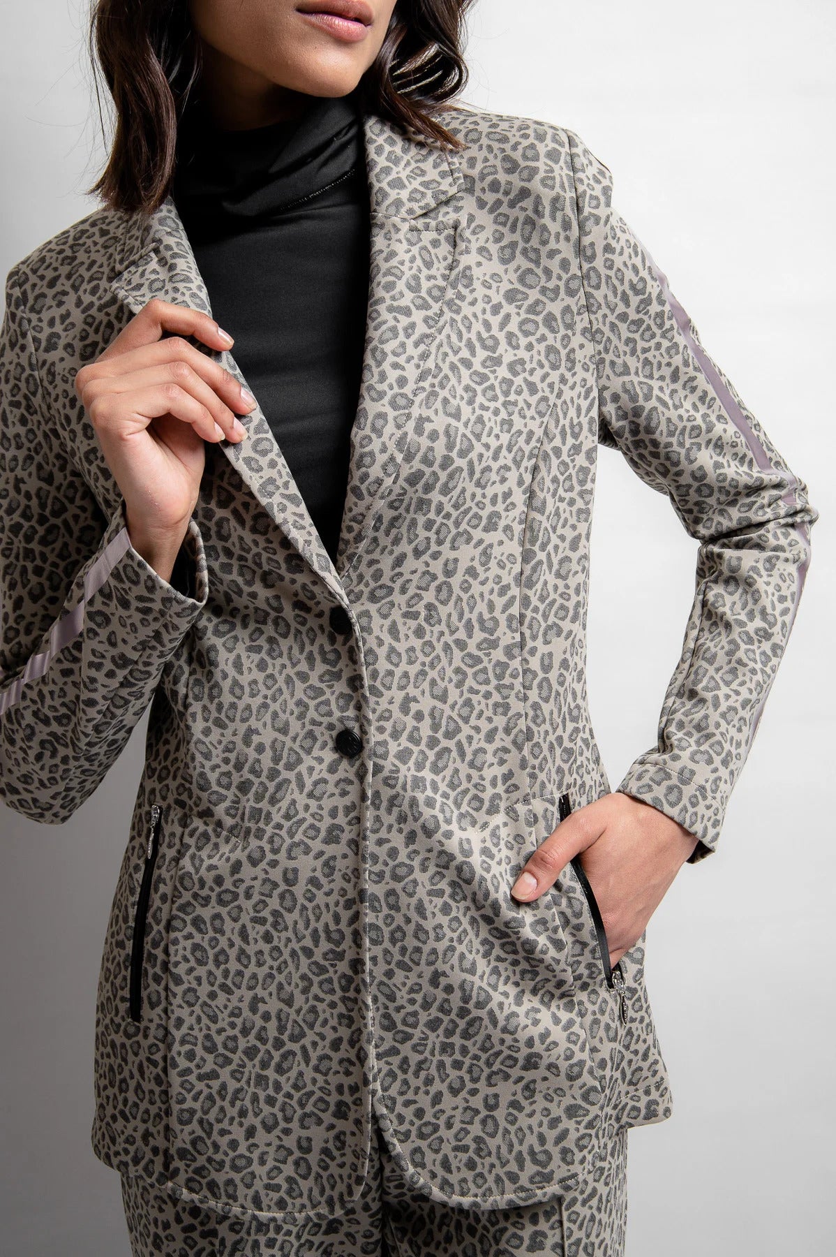 Long Blazer Made of Leopard Jacquard