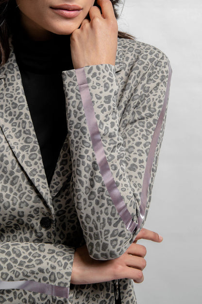 Long Blazer Made of Leopard Jacquard