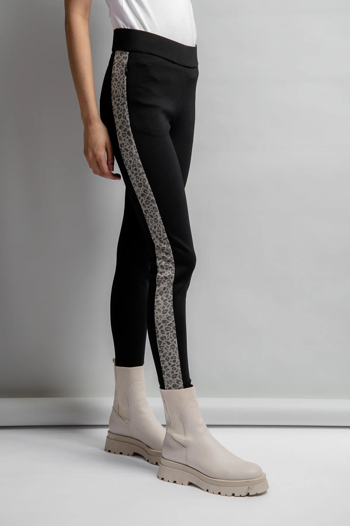 Leggings with Leo Jacquard Stripes