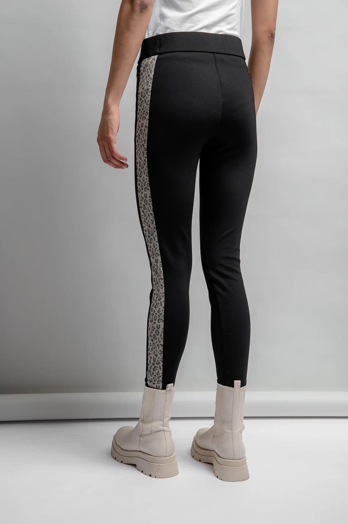 Leggings with Leo Jacquard Stripes