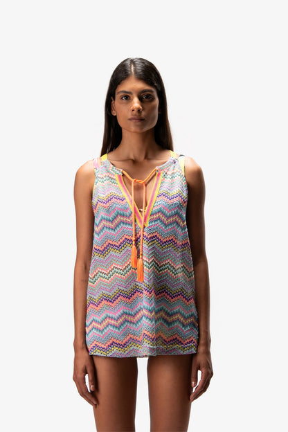 Sleeveless V-neck Shirt with Zigzag Pattern