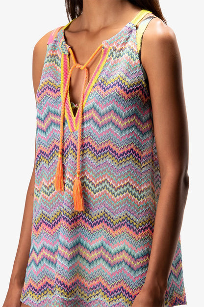 Sleeveless V-neck Shirt with Zigzag Pattern